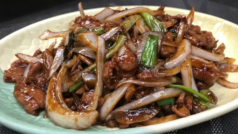 222. Sautéed Sliced Beef with Onion 蔥爆牛肉